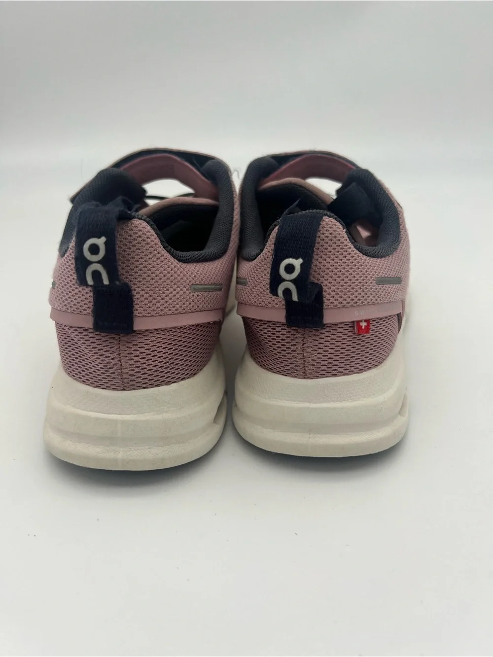 On Running Kids size 1 cloud play Pink Athletic Shoes no tie girls sneakers